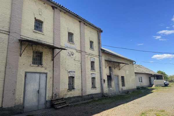 Продаж виробничо-складського комплексу 1 552,6 м2, 0,41 га у Закарпатській області